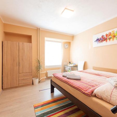 Cozy Room At Metro Station, Private Bathroom, 9Minutes Oldtown, 15Minutes Airport, Wifi 프라하 외부 사진