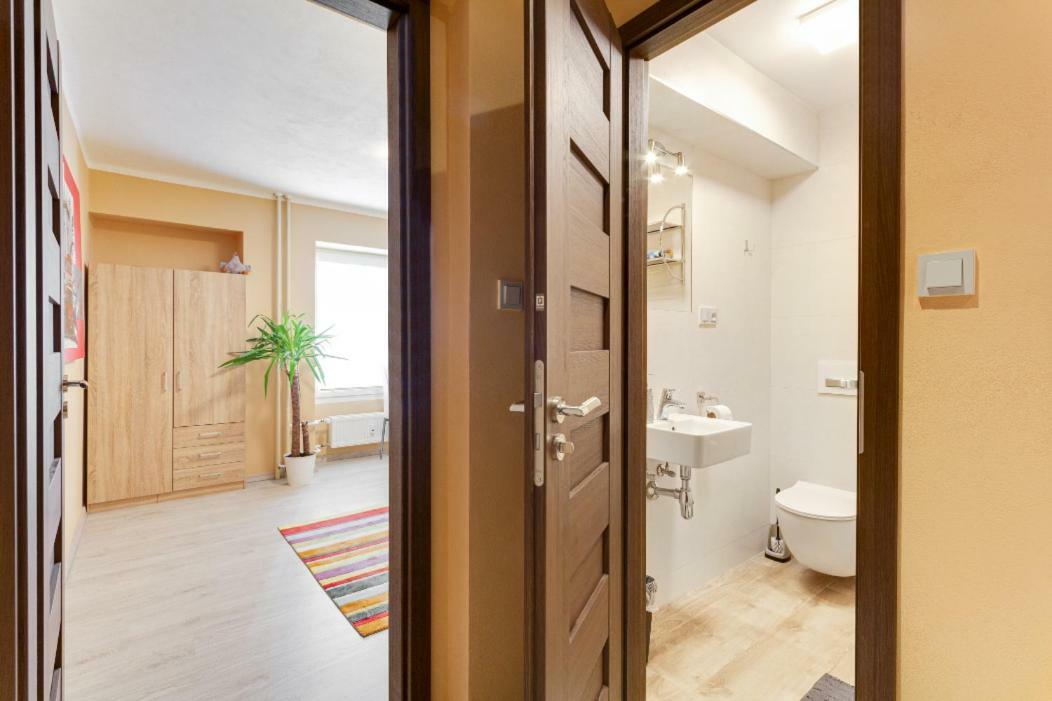 Cozy Room At Metro Station, Private Bathroom, 9Minutes Oldtown, 15Minutes Airport, Wifi 프라하 외부 사진