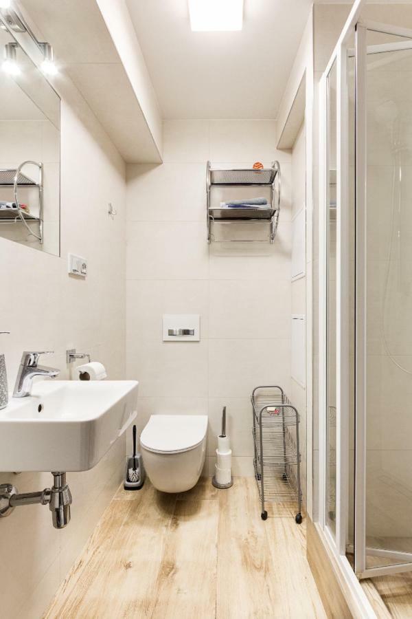 Cozy Room At Metro Station, Private Bathroom, 9Minutes Oldtown, 15Minutes Airport, Wifi 프라하 외부 사진
